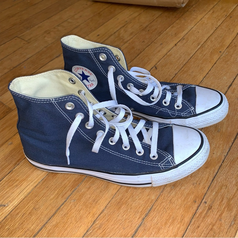 Navy converse Chuck Taylor high tops